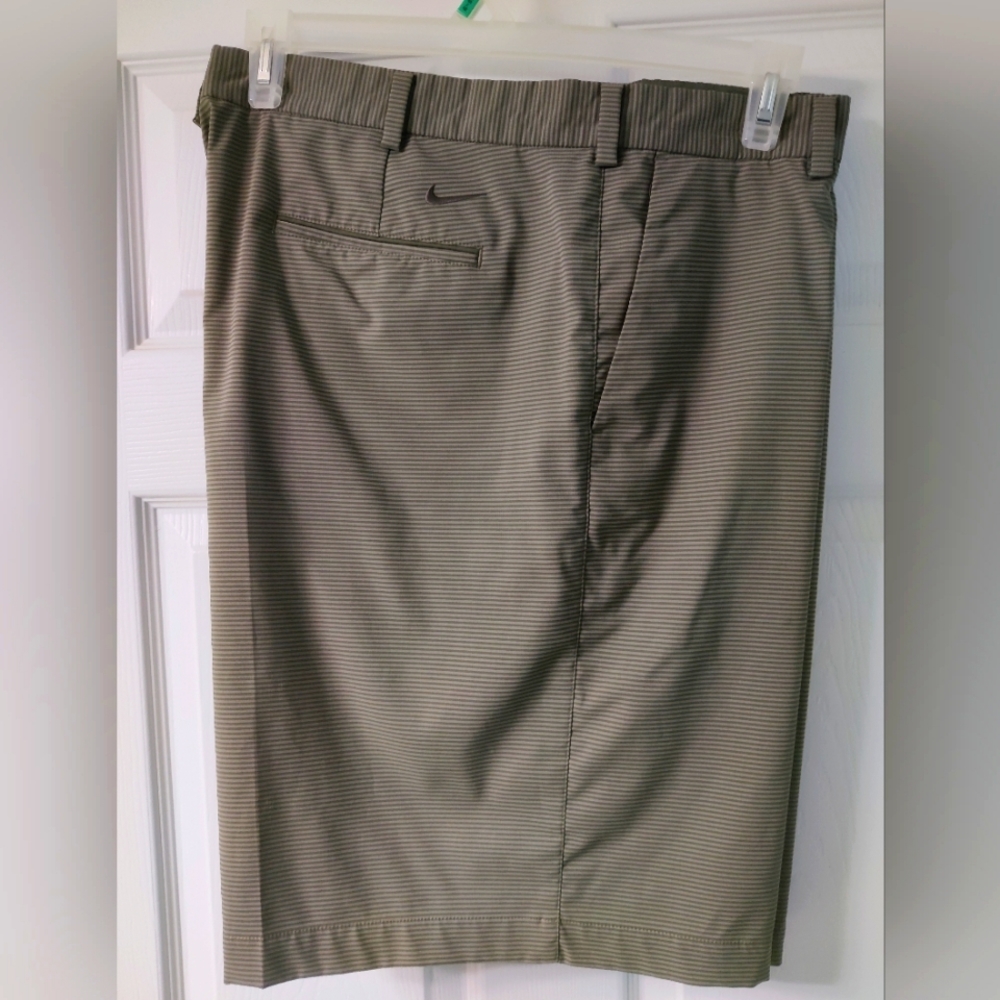 Men's Nike Golf Tour Performance Dri-Fit Shorts size 42